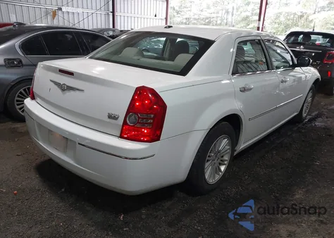 2010 Chrysler 300 Touring Plus z USA, uszkodzony, nr VIN 2C3CA1CV0AH329810